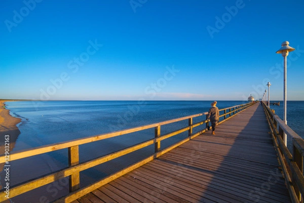 Obraz Baltic Sea, Usedom Island, winter, morning. Pictures of carefree life, practically just a few hours before the corona virus crisis changes everyone: the island is now closed. Fear instead of joy.