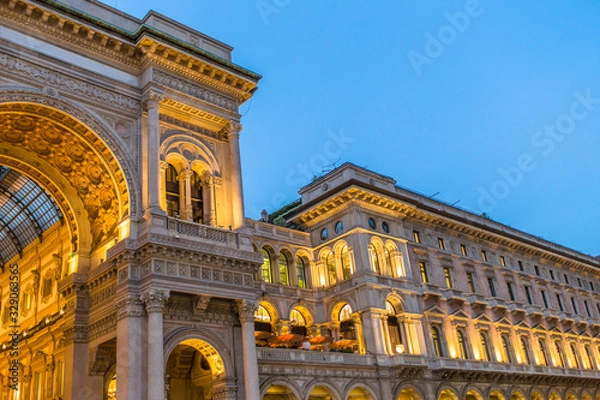 Fototapeta The building of classical architecture with evening illumination