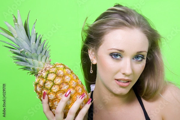 Obraz girl with pineapple