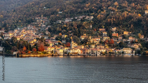 Fototapeta Tramonto scenografico a Torno piccolo paese del Lago di Como