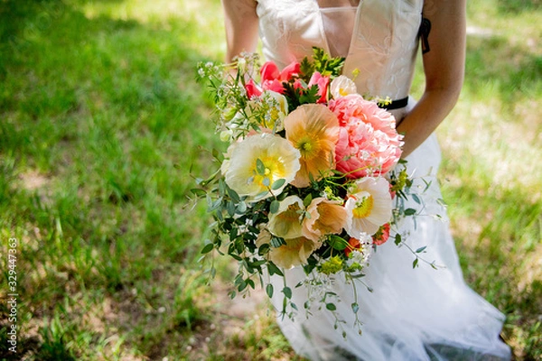 Obraz bride with wedding bouquet