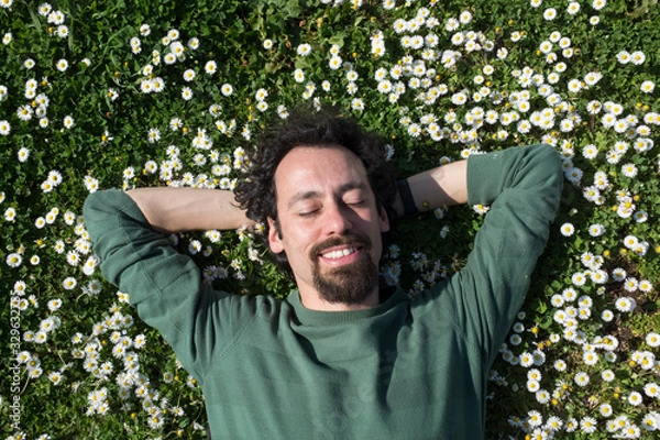 Obraz man in a filed of daisies