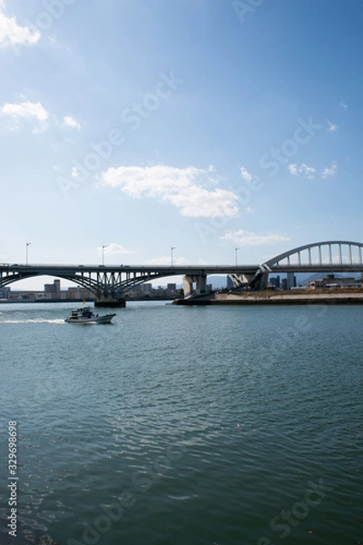 Fototapeta 広島県の川沿いの風景