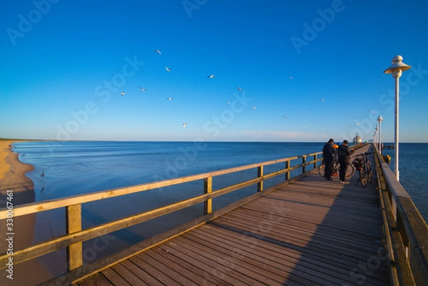 Obraz Baltic Sea, Usedom Island, winter, morning. Pictures of carefree life, practically just a few hours before the corona virus crisis changes everyone: the island is now closed. Fear instead of joy.