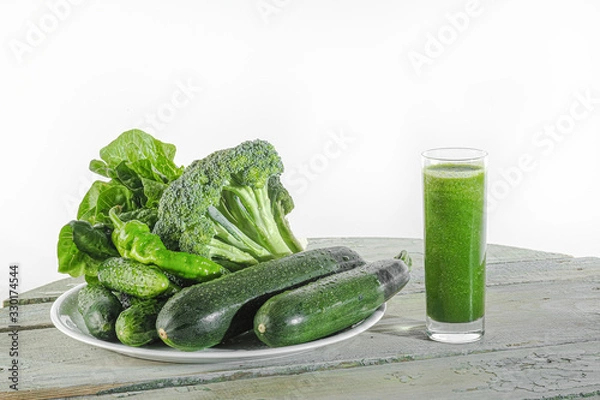 Fototapeta smoothies made from green vegetables and vegetables on a white background