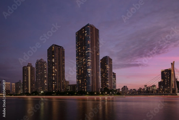 Obraz 東京都心部のタワーマンションと夕景の景色