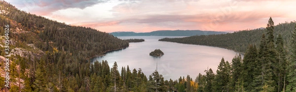 Fototapeta Panoramic sunset view over Fannette Island at Emerald Bay in Lake Tahoe