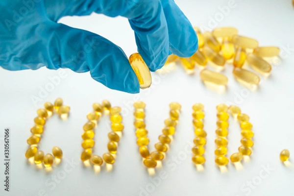 Obraz лекарства доктор раскладывает таблетки на белом фоне