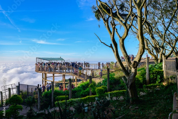 Obraz Silhouette of travelers enjoying the scenic view from a huge walkway on the hill at Nandi Hills, Bengaluru, Karnataka
