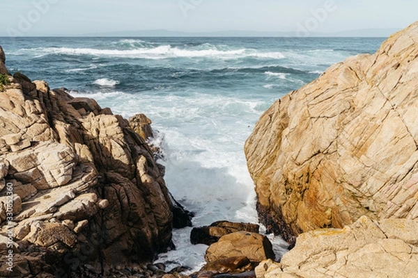 Obraz Waves Crashing Between Boulders
