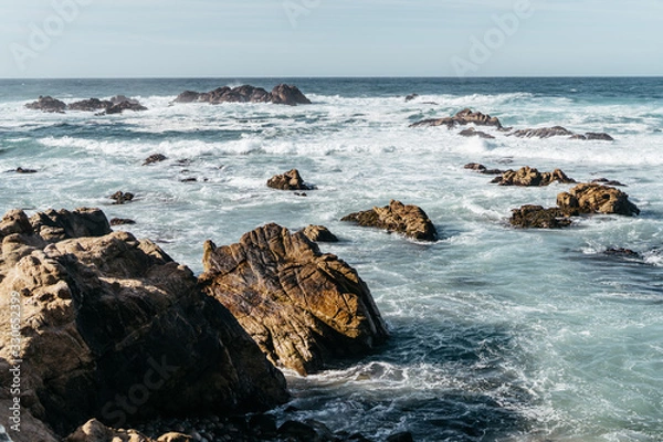 Obraz waves crashing on rocks