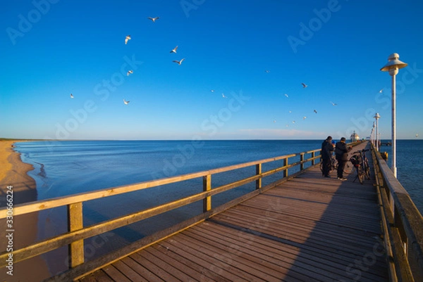 Obraz Baltic Sea, Usedom Island, winter, morning. Pictures of carefree life, practically just a few hours before the corona virus crisis changes everyone: the island is now closed. Fear instead of joy.