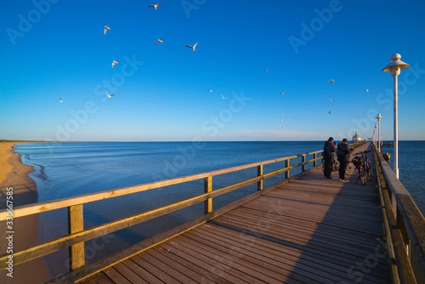Obraz Baltic Sea, Usedom Island, winter, morning. Pictures of carefree life, practically just a few hours before the corona virus crisis changes everyone: the island is now closed. Fear instead of joy.