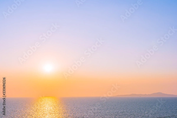 Obraz Beautiful sunset or sunrise around sea ocean bay with cloud on sky
