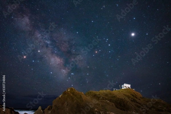 Fototapeta 海と星と白いベンチ