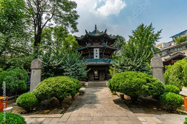 Obraz Main courtyard with gardens and small pagoda. Great Mosque of Xi'an at Xi'an old city, Shaanxi Province, China