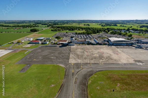 Obraz Aéroport de Pau-Pyrénées terminal and tower viewed from above the runway