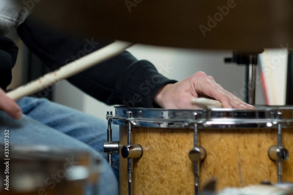 Obraz Main sur batterie