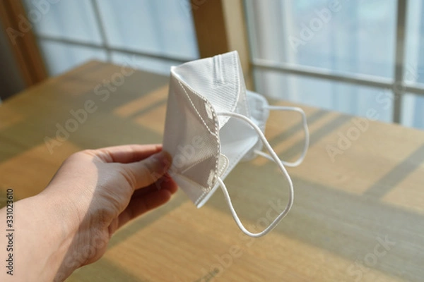 Obraz 코로나 바이러스(COVID-19) 보호용 마스크.오염 방지 마스크. 에어 페이스 마스크.