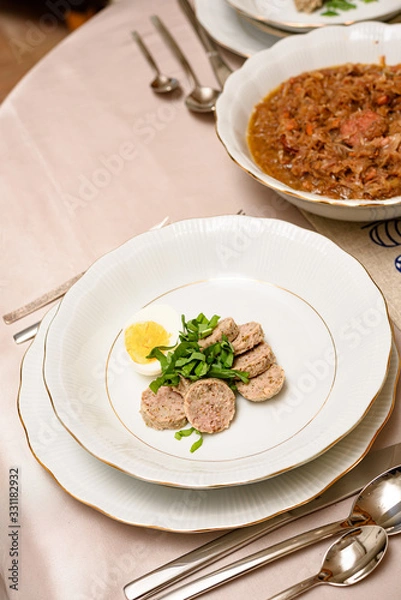 Fototapeta The perfect table with colorful table decorations for Easter