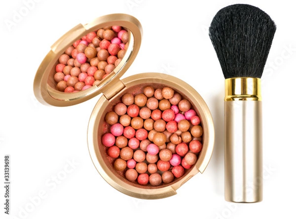 Obraz Bronzing pearls in powder box and make up brush over white