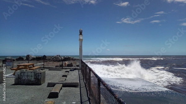 Fototapeta Wellen  am Hafen von Greymouth