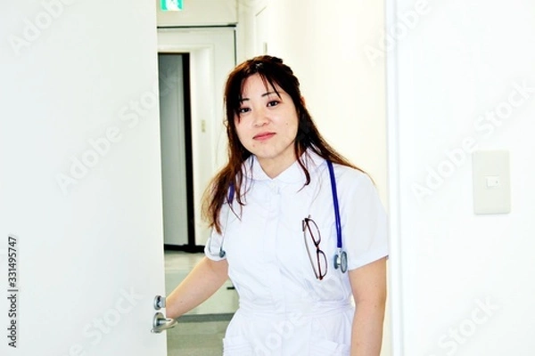 Obraz 女性　ドクター　看護師　巡回