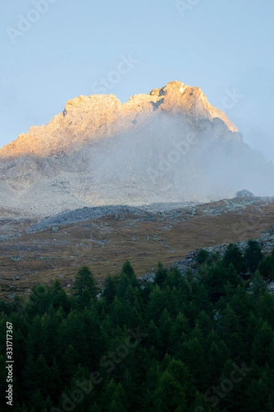 Fototapeta Pointe rocheuse au couché de soleil 