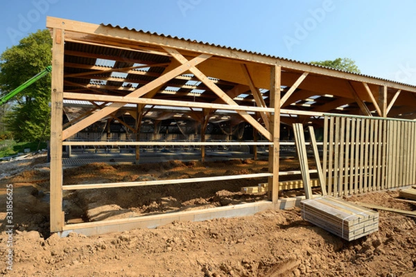 Fototapeta Construction d'un batiment agricole à ossature bois