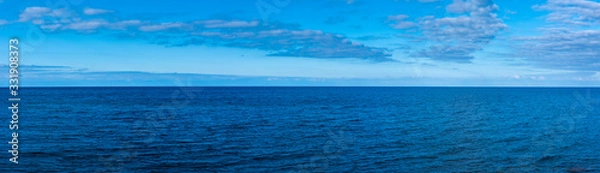Fototapeta looking into the wide open ocean of the mediteranen sea on the island of mallorca during a wonderful sunny day with a beautful blue sky 