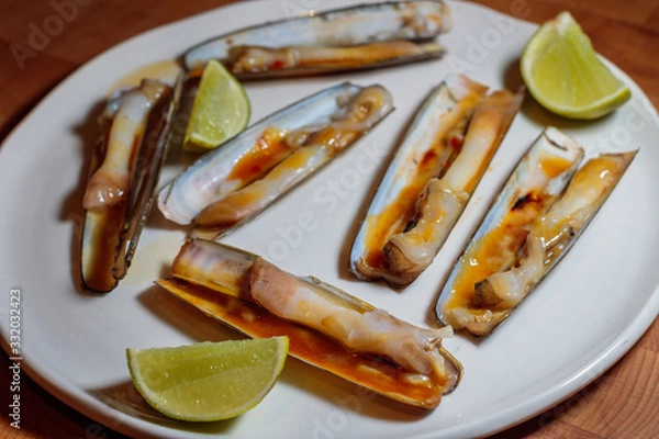 Obraz razor clams with lime