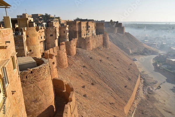 Obraz インドのラジャスタン州のジャイサルメール
世界遺産のジャイサルメール城
城壁内の住居と周辺の街並み
レンガ造りの伝統的な建物