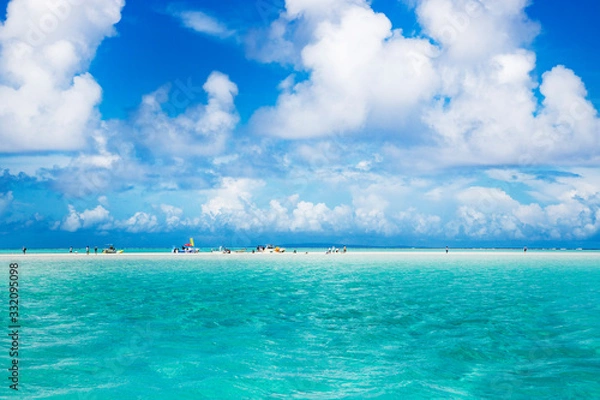 Obraz Yurigahama beach which appears in the sea only during law tide