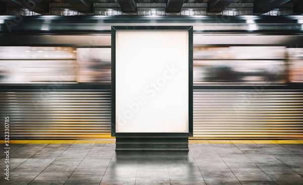 Fototapeta Makieta Szablon mediów plakatowych Reklamy wyświetlane na stacji metra w Nowym Jorku z poruszającym się pociągiem na tle. Realistyczna ilustracja renderowania 3d