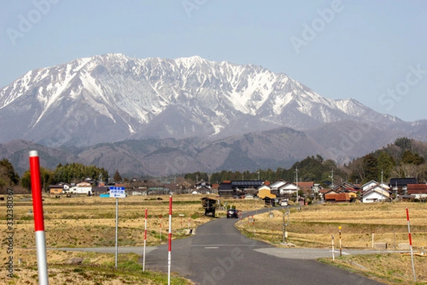 Fototapeta 雪国の道路とスノーポール snow pole.