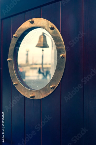 Fototapeta Porthole on a ship with a reflection of a market in glass
