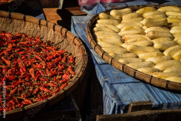 Obraz spices and fruits in the market