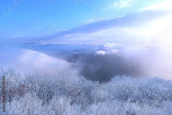 Obraz 눈으로 덮힌 덕유산의 겨울풍경