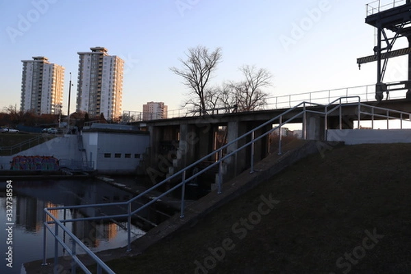 Obraz hydraulic station with waterfall view