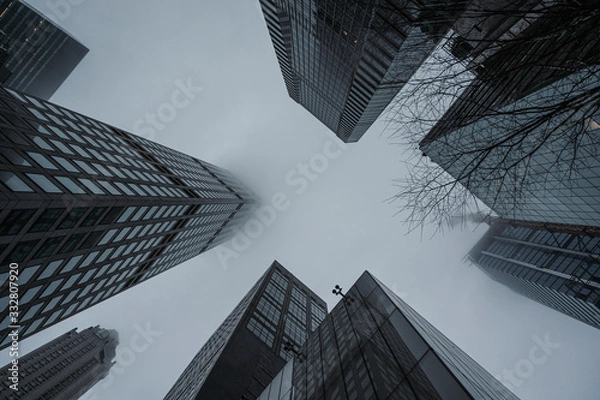 Obraz Hochhäuse in Wolken in New York bei schlechtem Wetter