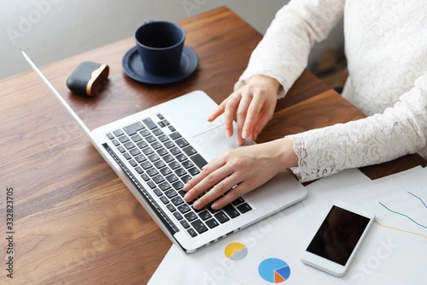 Obraz 自宅でテレワークをする女性