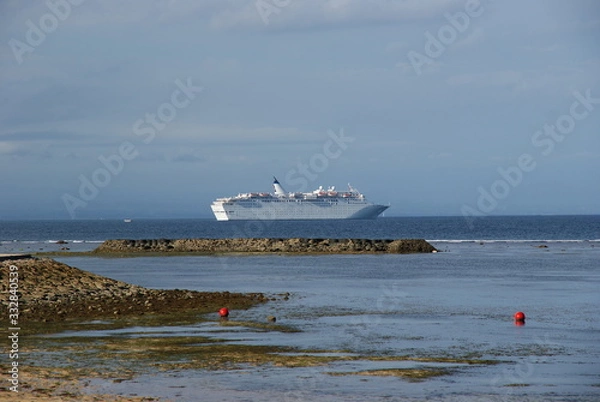 Obraz Cruise from afar