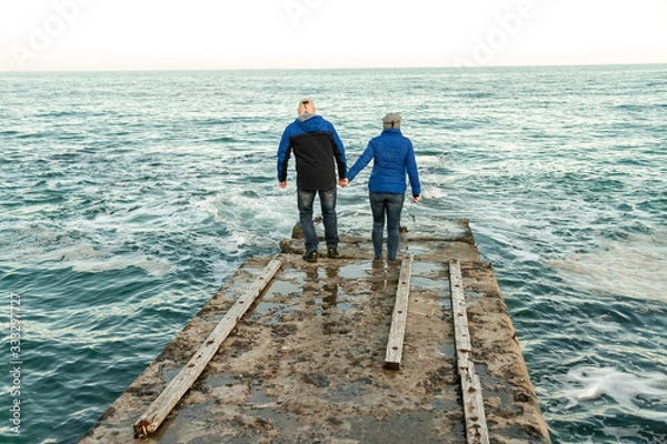Fototapeta couple walking on pier