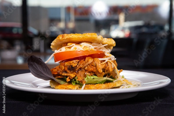 Obraz Patacon con carne mechada