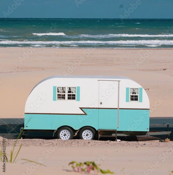 Fototapeta camper on the beach