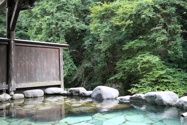 Obraz 群馬県四万温泉の旅館のリラックスできる露天風呂