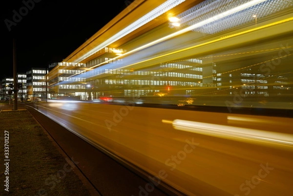 Obraz Tram vorbeifahrt, unscharf