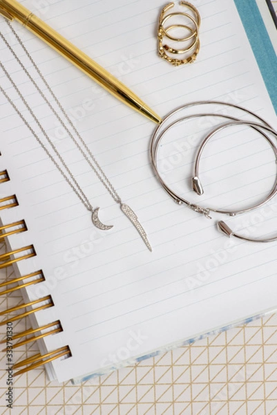 Obraz Notepad with jewelry and pen