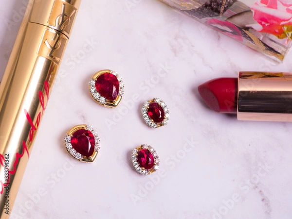 Obraz Ruby jewelry with makeup items
