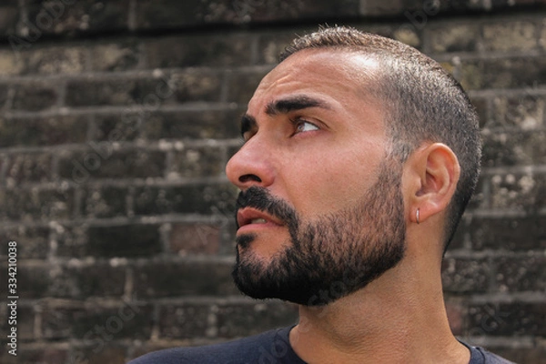 Fototapeta  guy with beard looking sideway